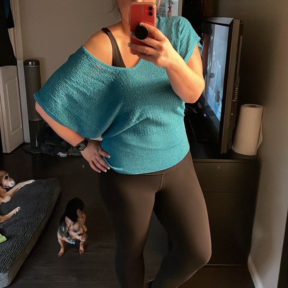 Gorgeous, unique CK top sz M - Picture 9 of 10